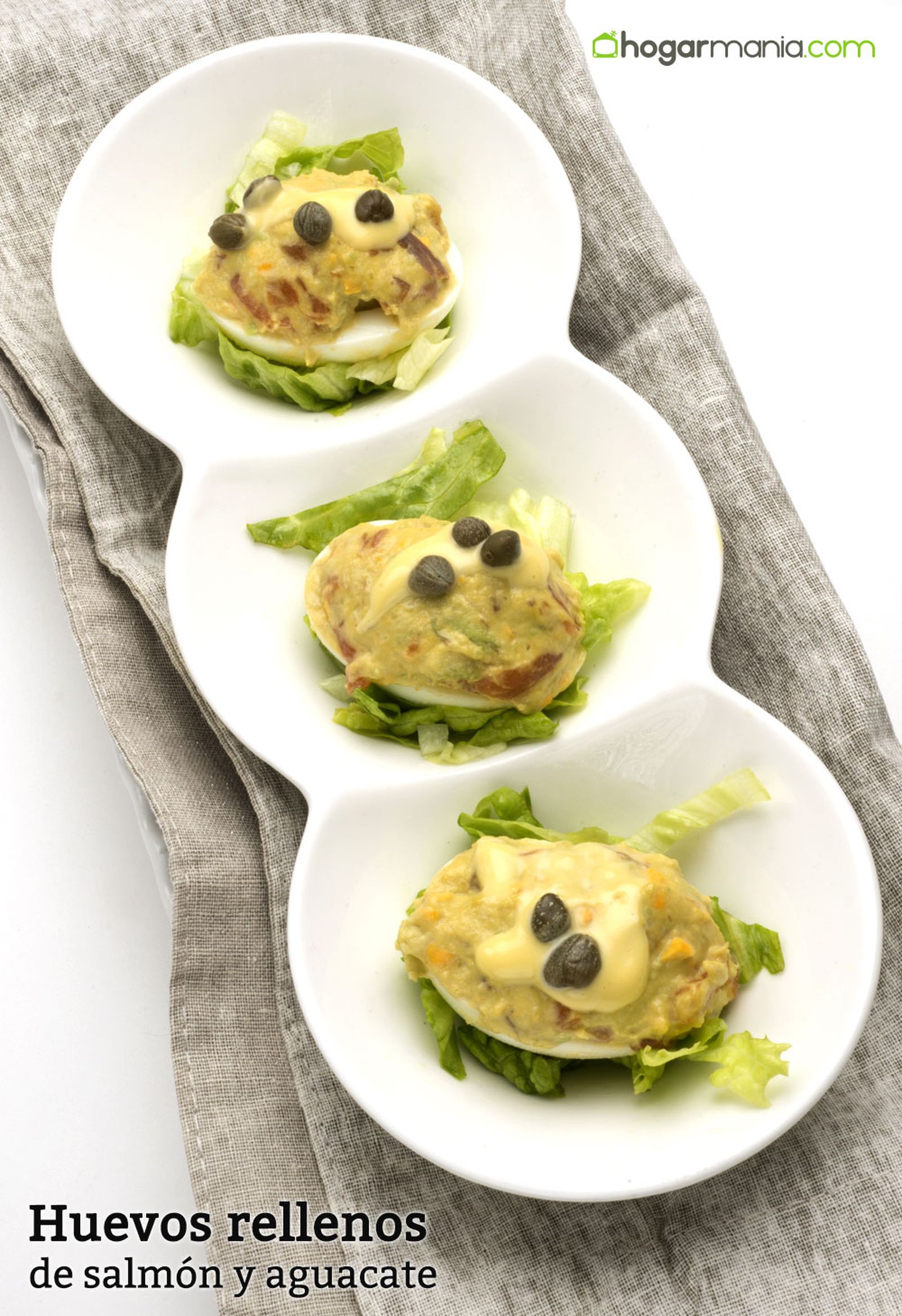 6077 1 Huevos rellenos de salmon y aguacate vertical xl