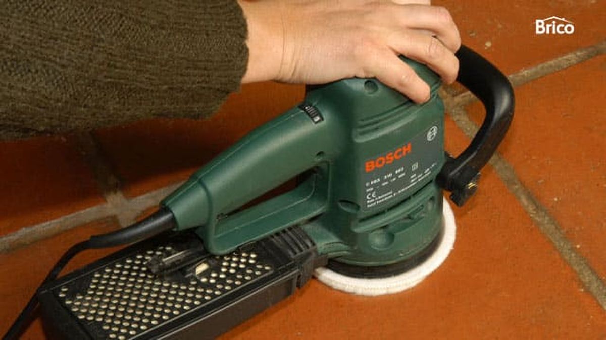 Abrillantar suelo de barro cocido natural paso 4