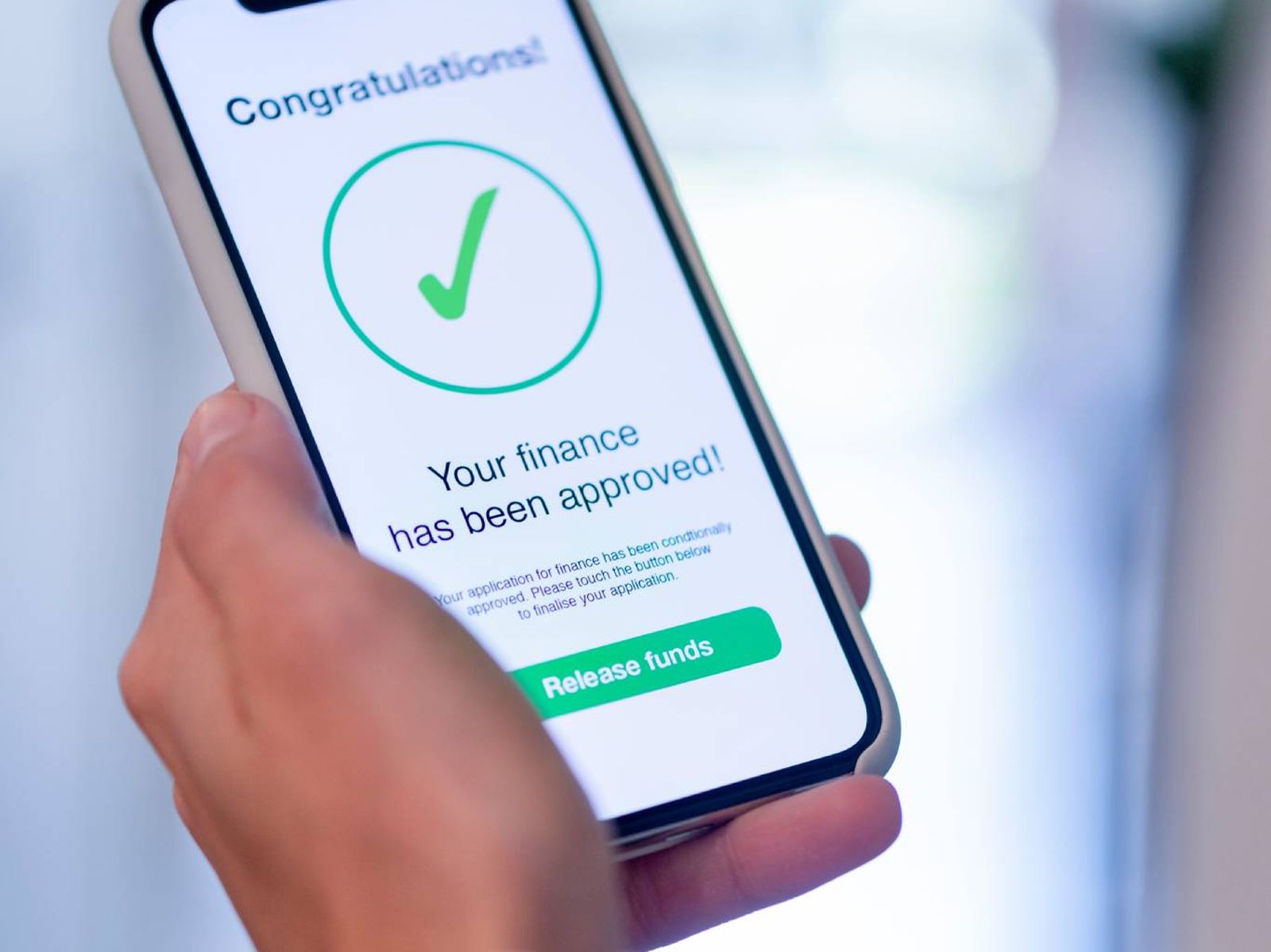 Comprueba si la app está disponible en Android o IOS.