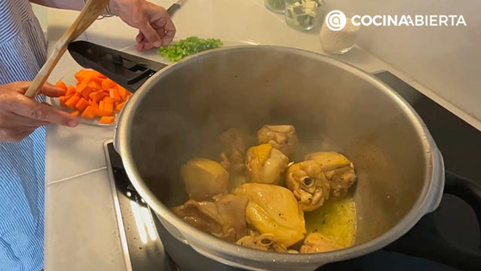 receta arroz con pollo y verduras eva arguinano cocina desde casa paso2