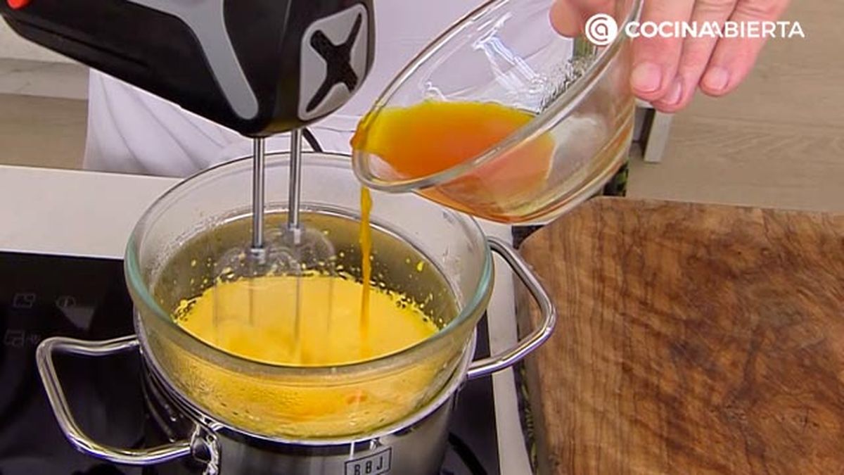 esparragos con sabayon  de txakoli receta karlos arguinano karl67540321 paso4