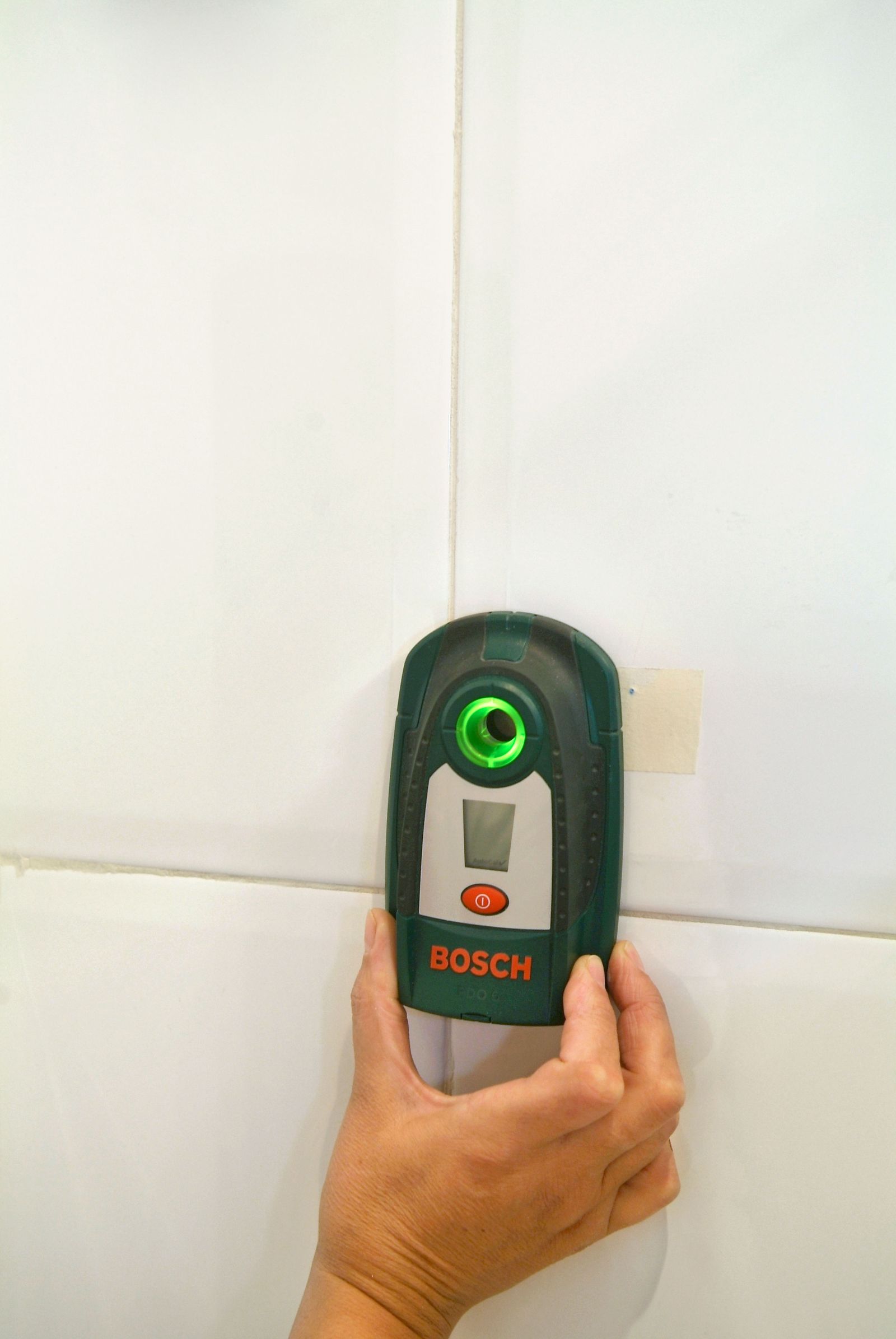 Colocación de accesorios en el baño paso 3