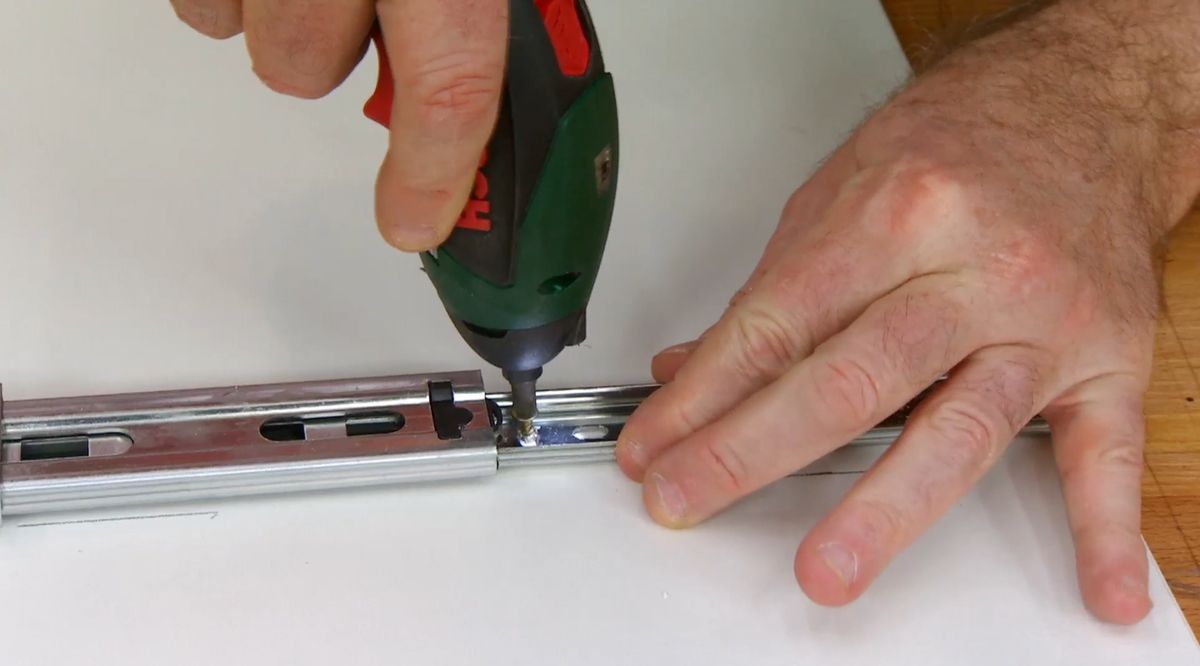 Armario para tabla de planchar oculta paso 6