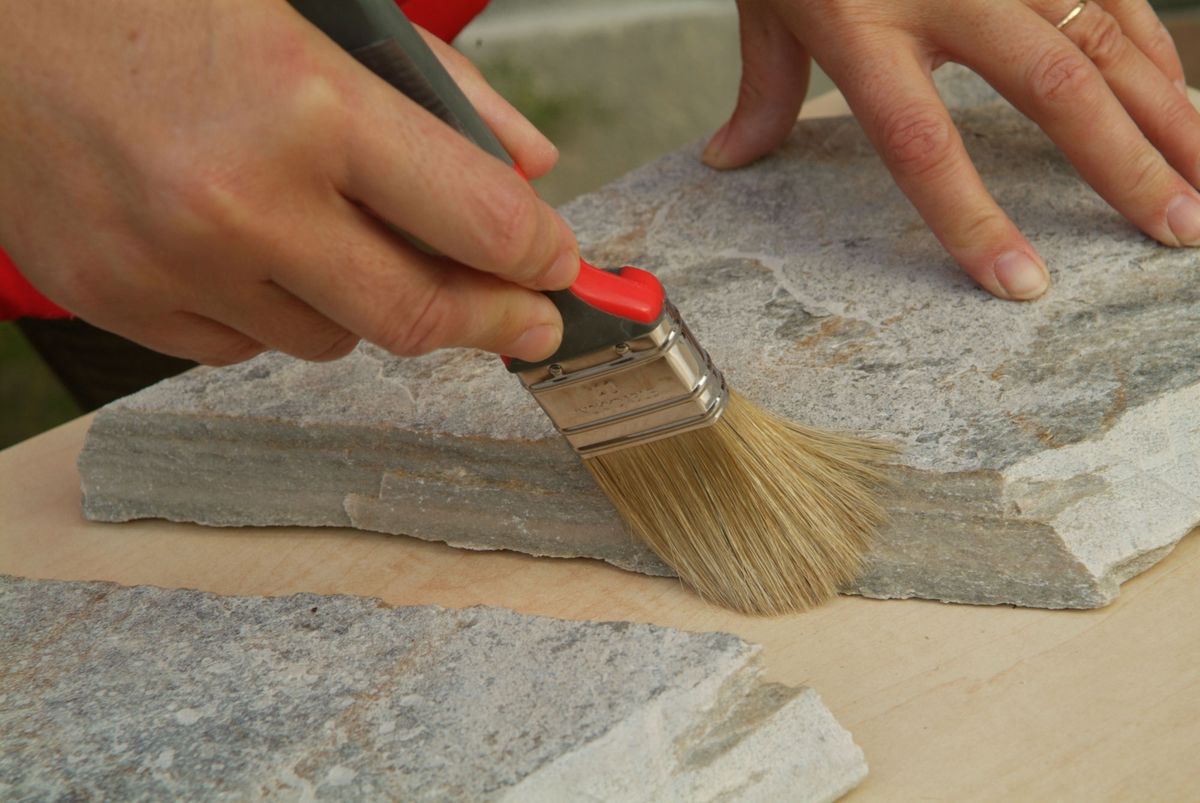 Arreglar y fijar pieza de piedra de la pared paso 2