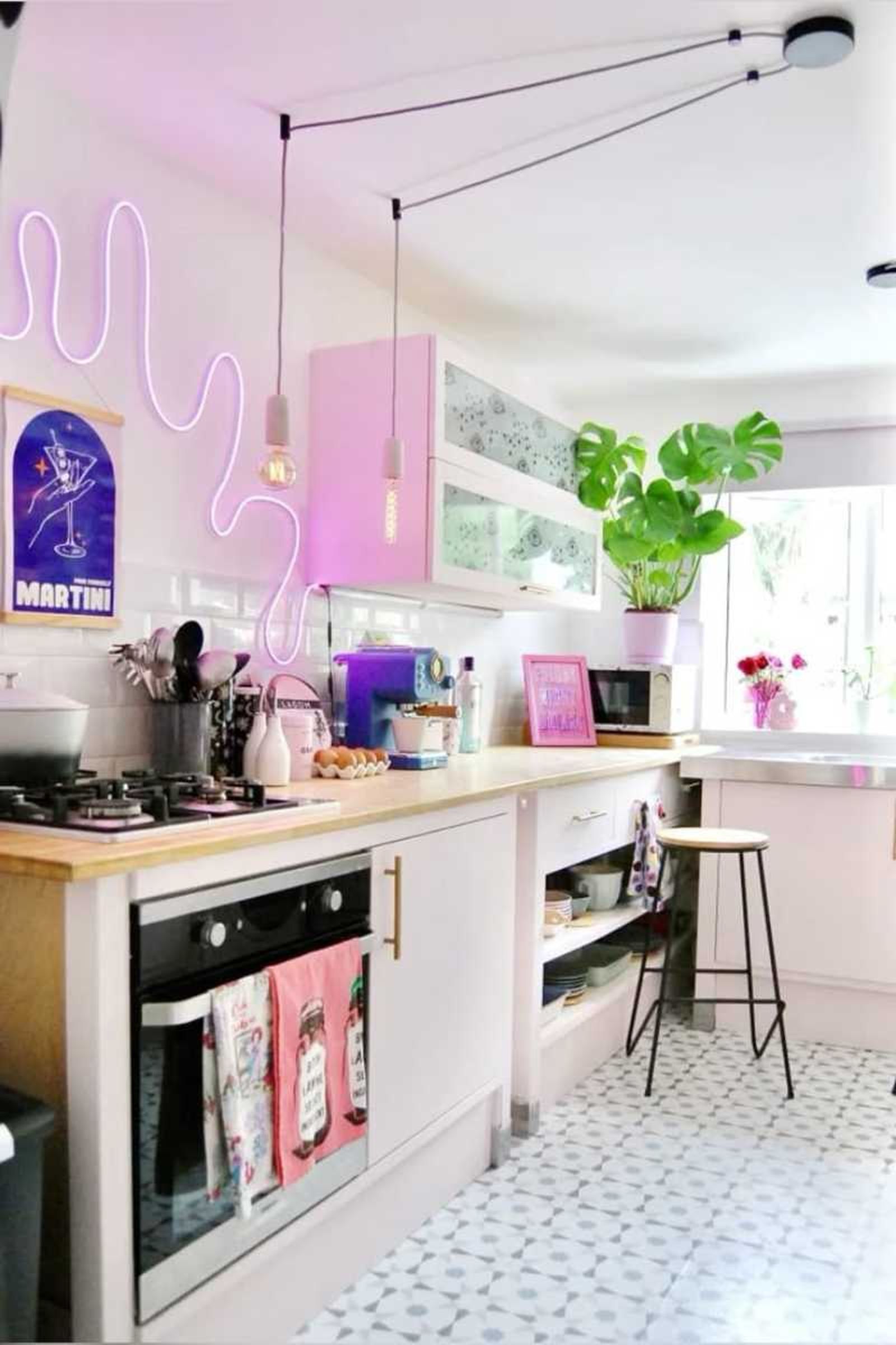 Cocina de estilo disco aesthetic.