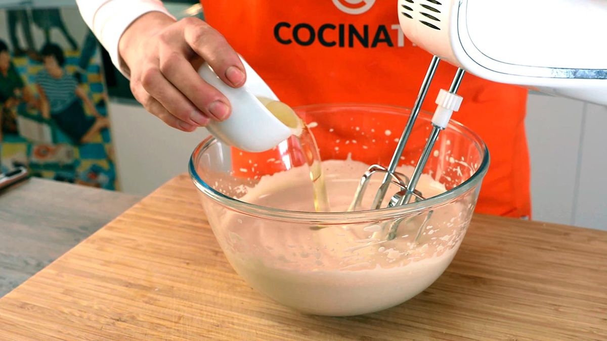 Receta de bizcocho de zumo de uva con frutos rojos  paso 2