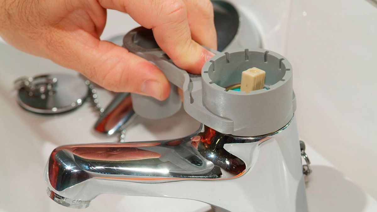 Cambiar el cartucho cerámico monomando de un grifo paso 3