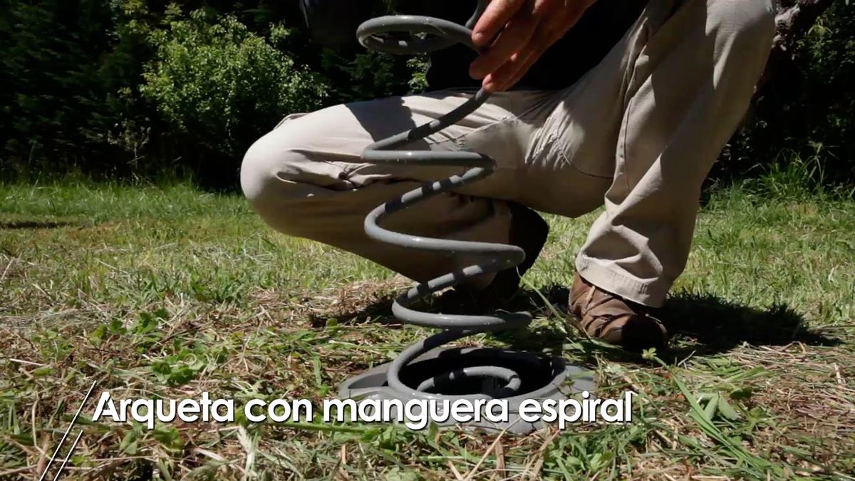 Cómo instalar una arqueta con manguera espiral en el jardín paso 6