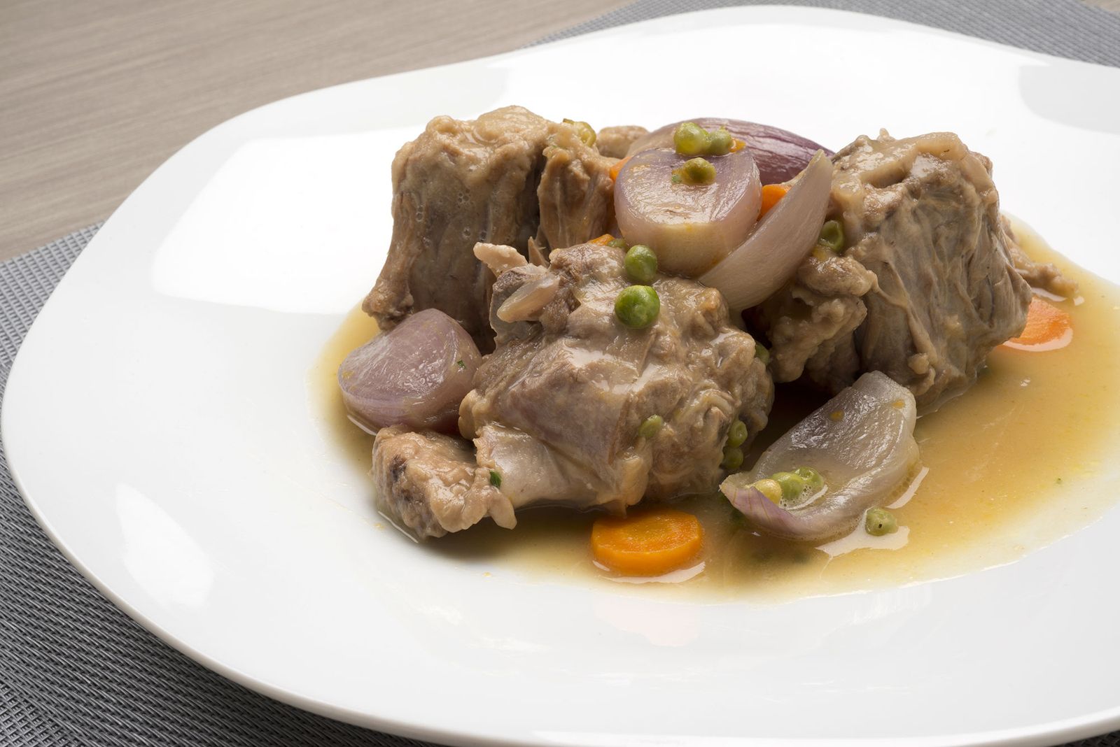 5760 1 Cuellos de cordero en salsa (1144) xl