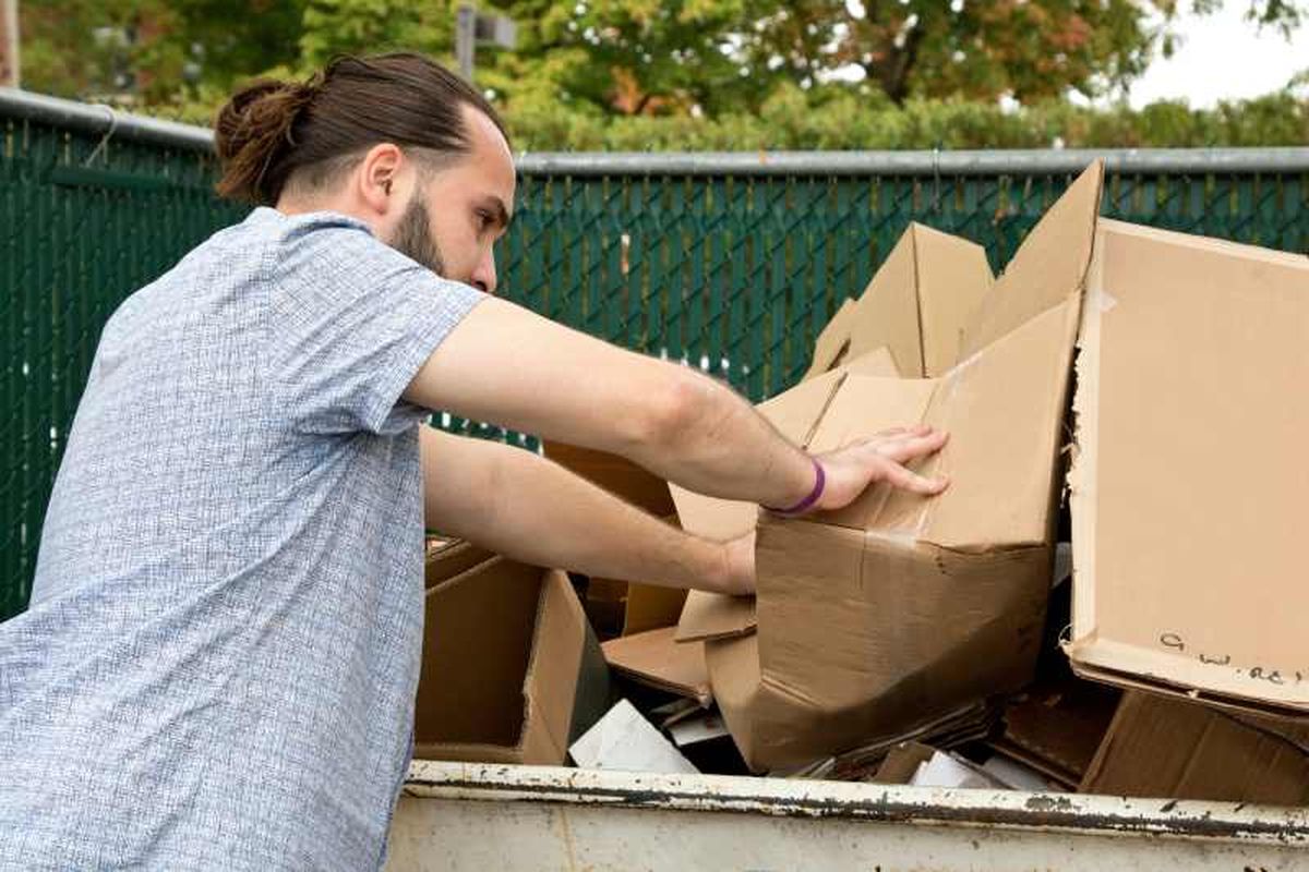 La Guardia Civil ha alertado en su cuenta de TikTok sobre el dumpster diving