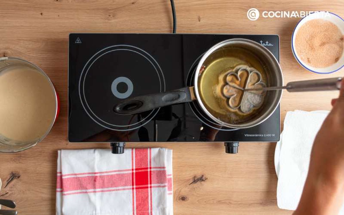 Forma y fríe las flores