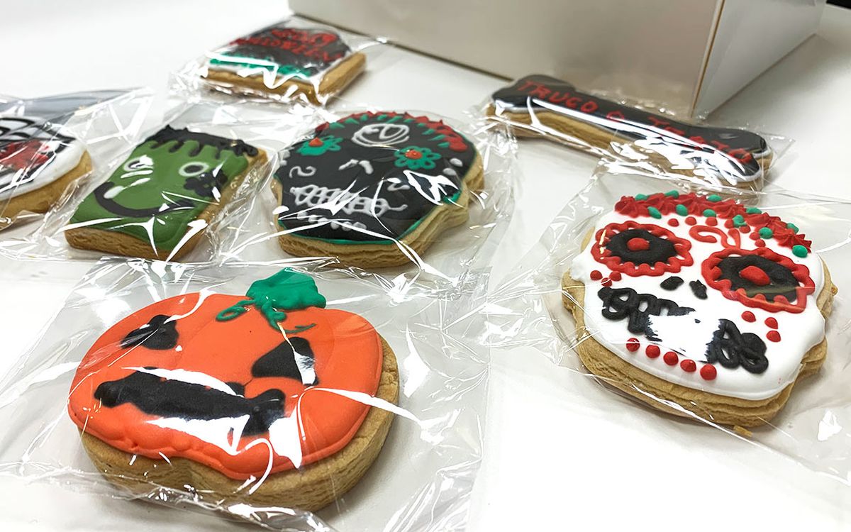 Empaqueta las galletas en bolsas de plástico para regalarlas sin que se estropeen