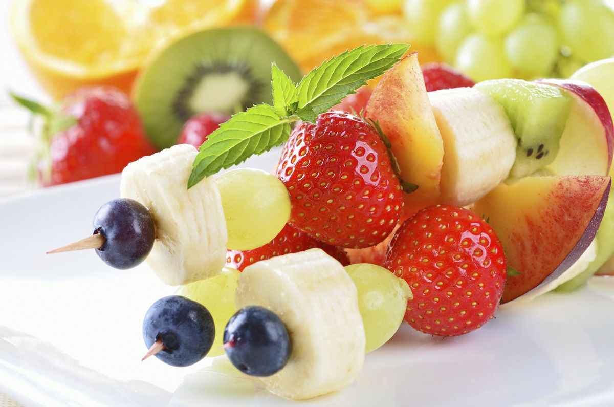 brochetas frutas