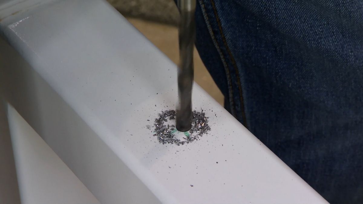 Reciclar puerta de madera para hacer una mesa paso 6