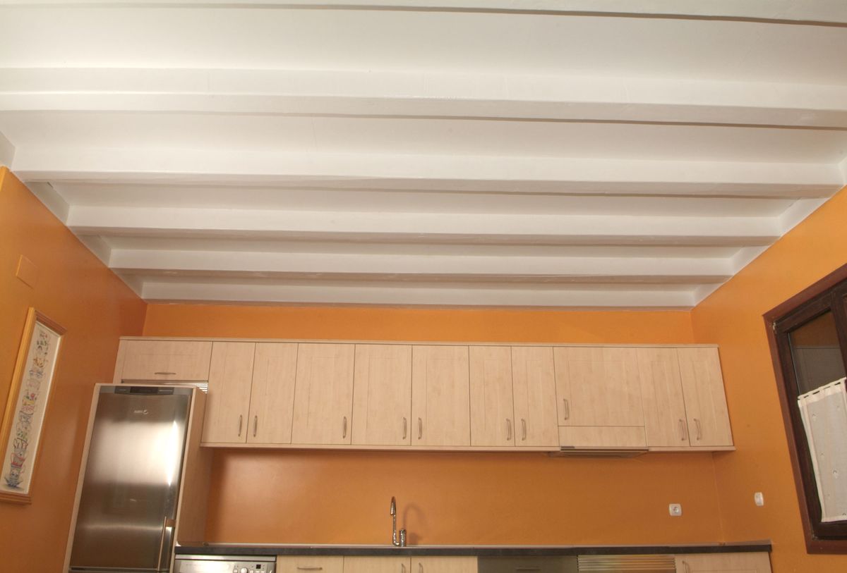 brico 0429 1 pintar techo madera cocina xl