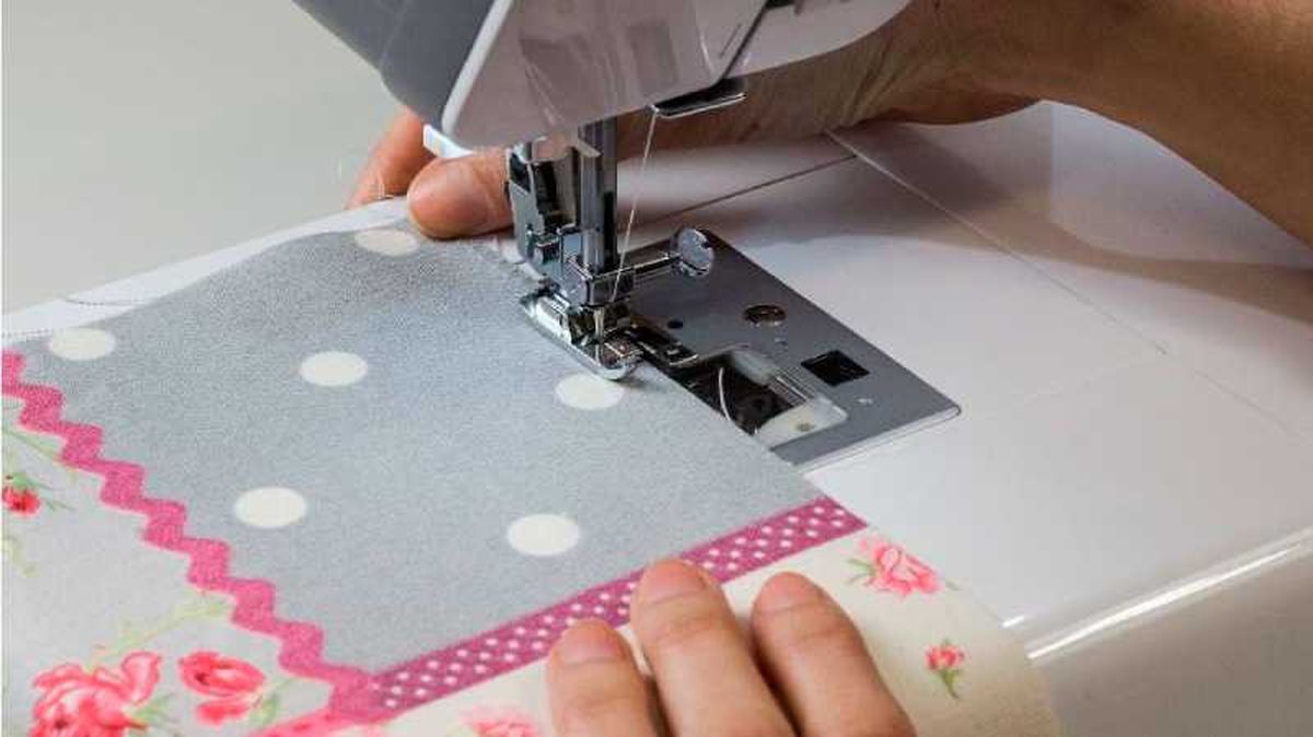 Paso cuatro para coser un delantal.