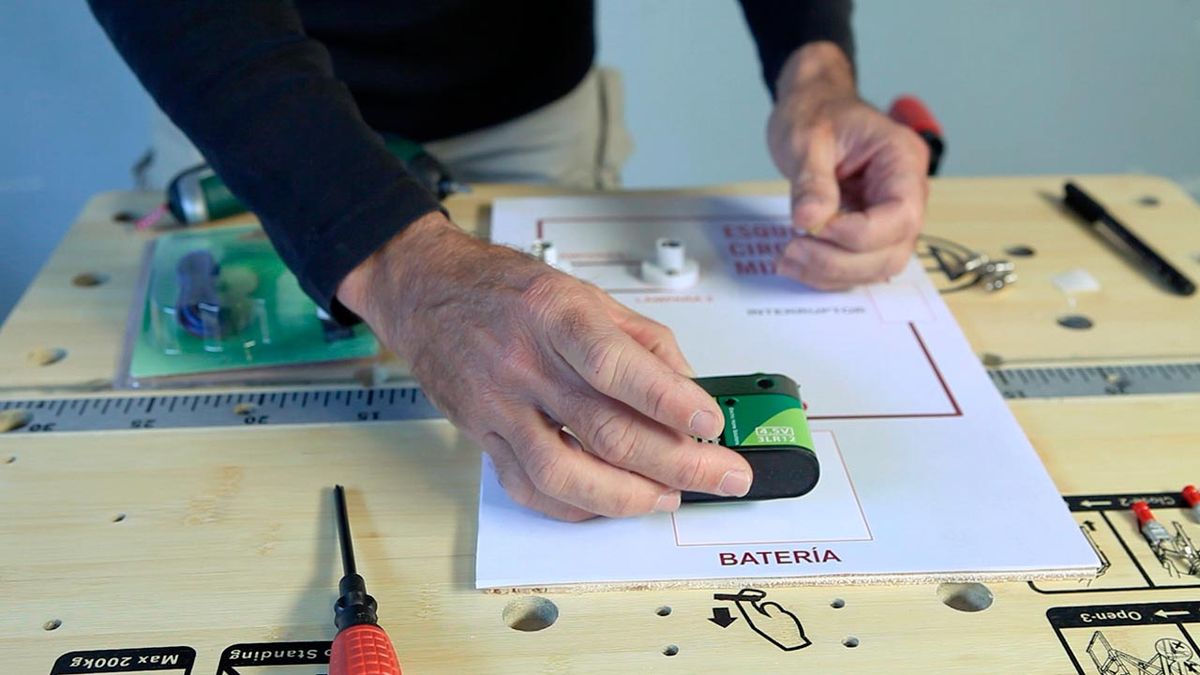 Bricomania 846 Circuito electrico mixto paso 1