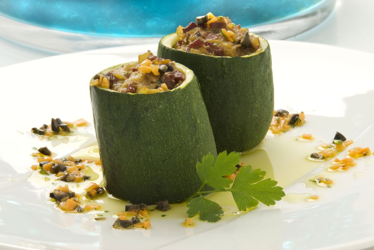 Calabacín relleno de champis y pato