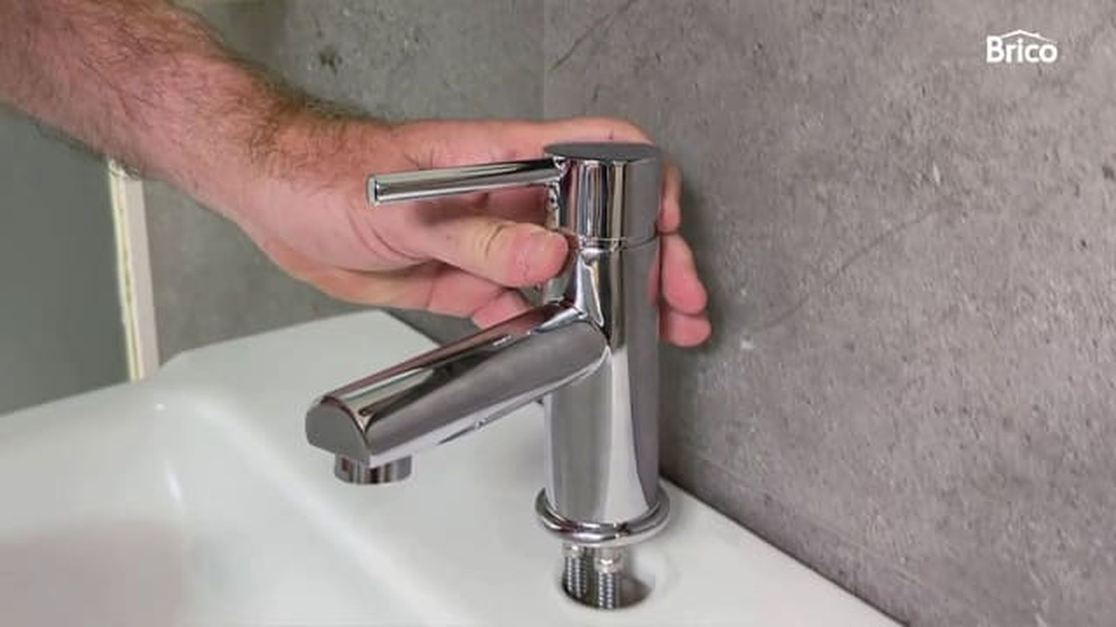 Bricomania 016 como cambiar grifo de lavabo paso6