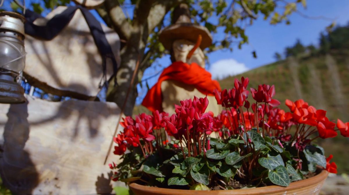 Hacer un muñeco de nieve de madera para decorar el jardín 4