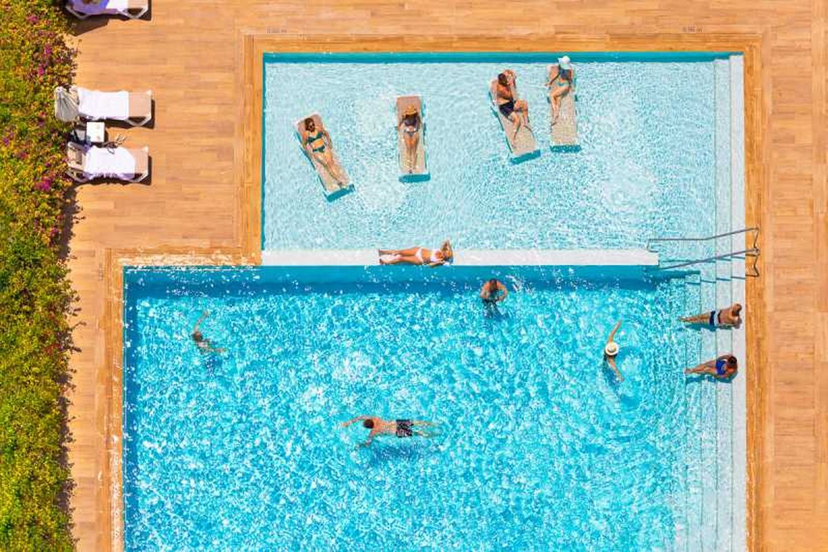 Piscina del hotel Don Pancho de Benidorm.