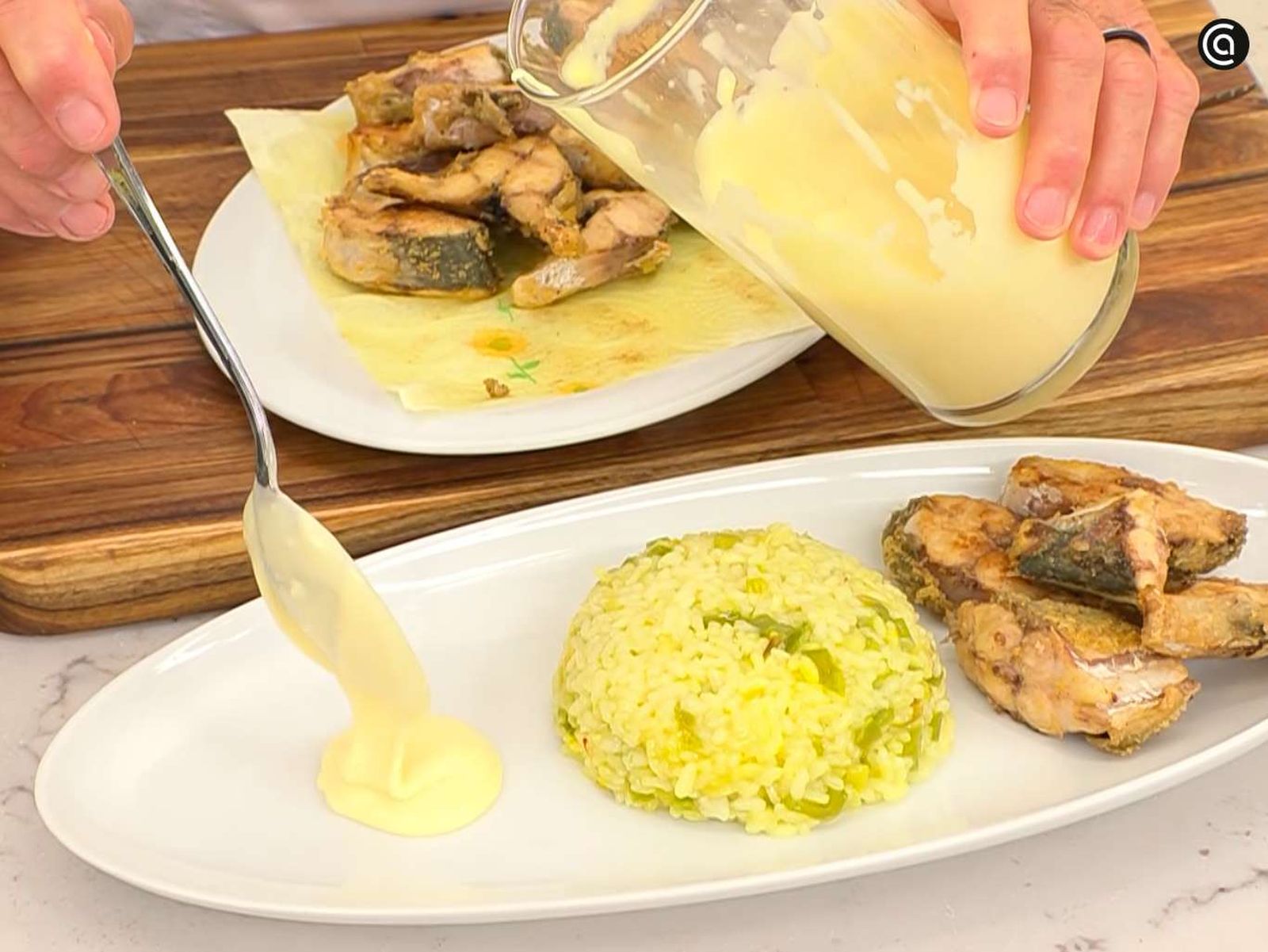 Sirve el chicharro con arroz