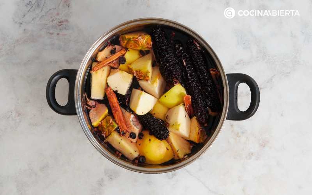 Corta y añade las frutas