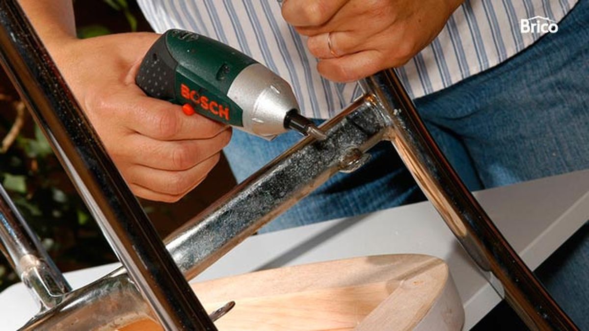 Esmaltar silla de cocina deteriorada paso 1