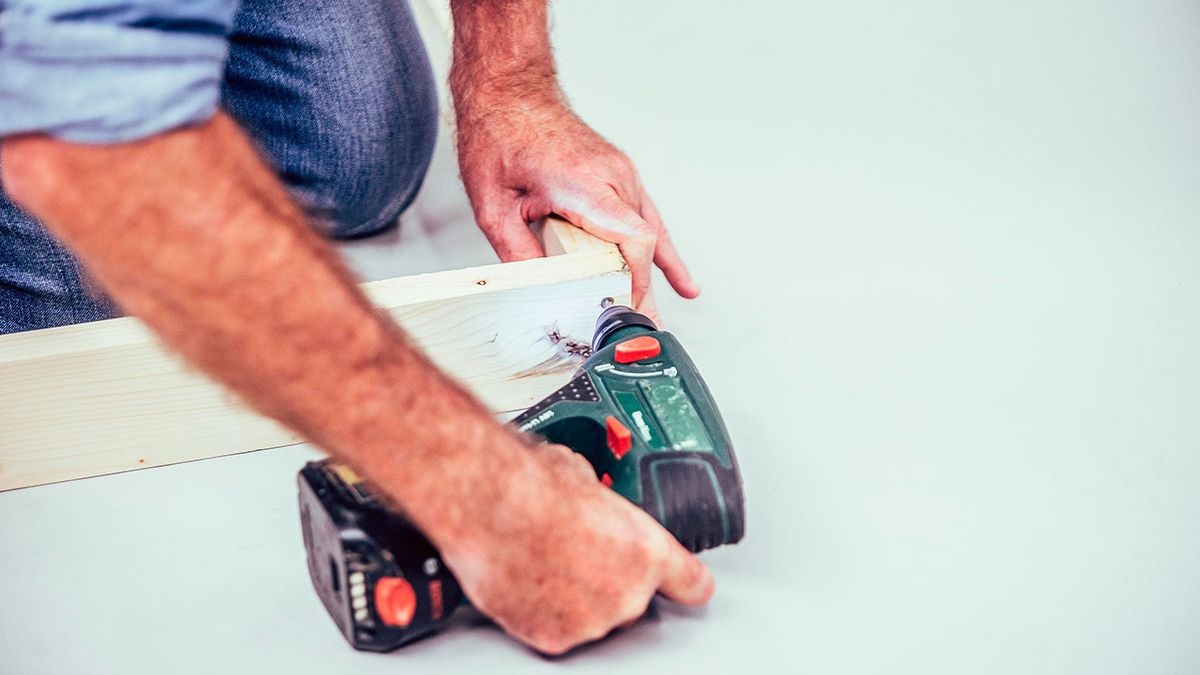 Cómo hacer una falsa pared paso 2