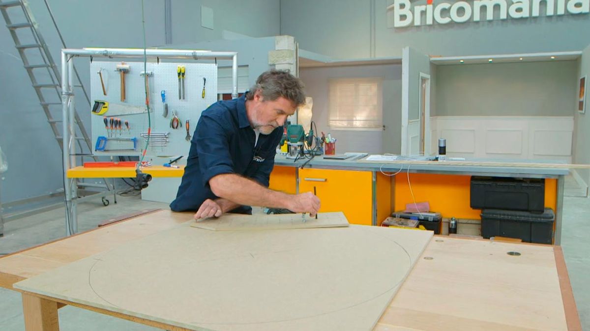 Como hacer un abeto de Navidad con aros de madera paso 1