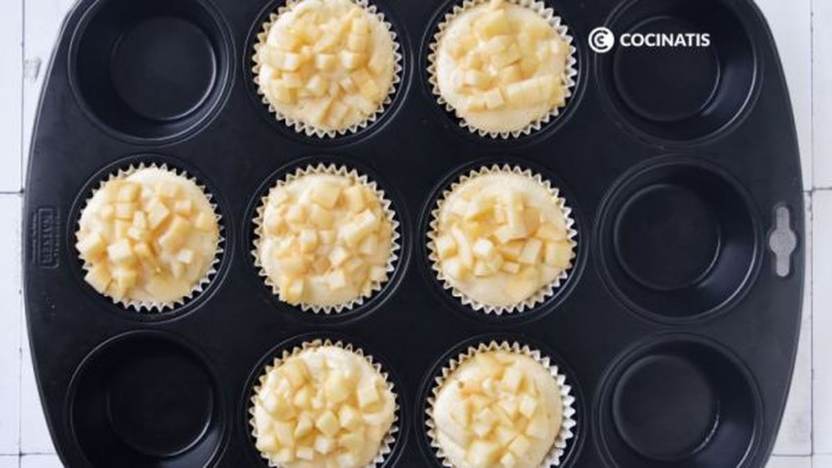 Horneamos las magdalenas de manzana