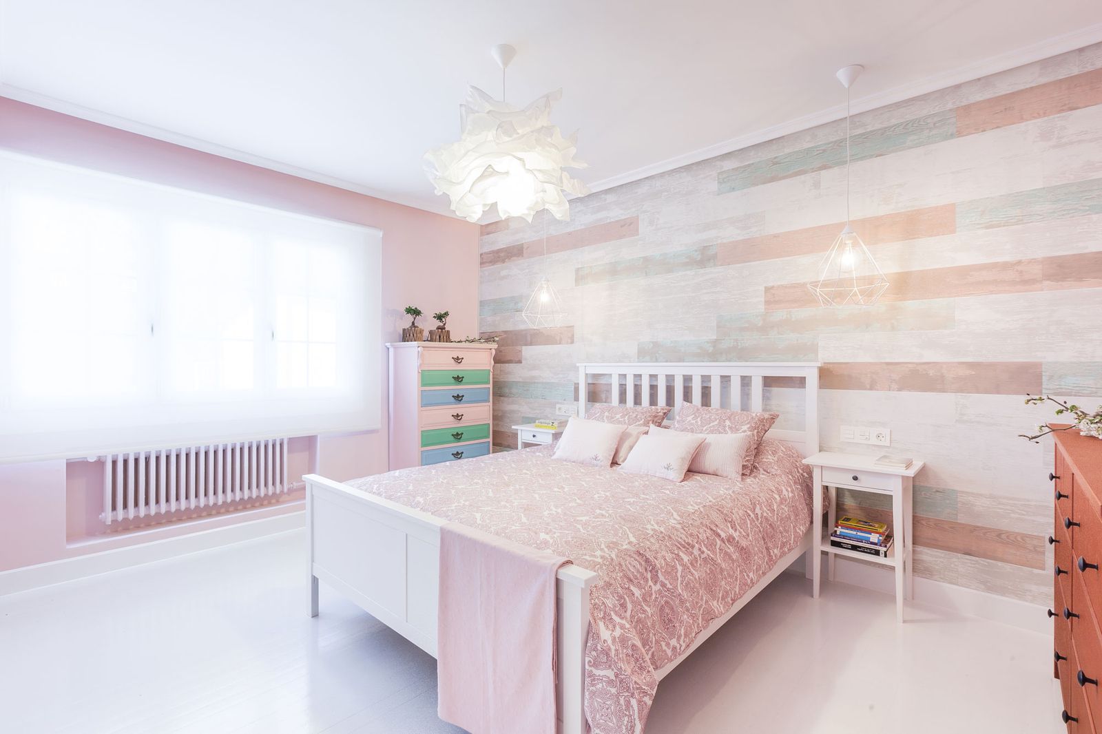 Decorar un dormitorio en tonos rosas