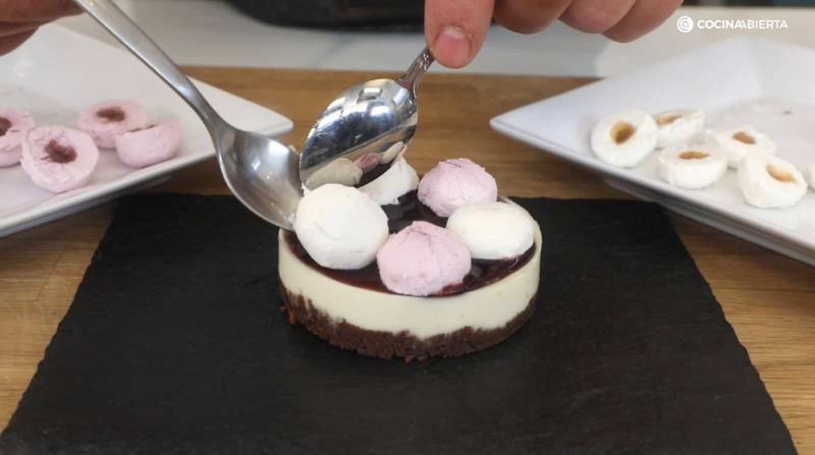 Decora la tarta de queso de cabra