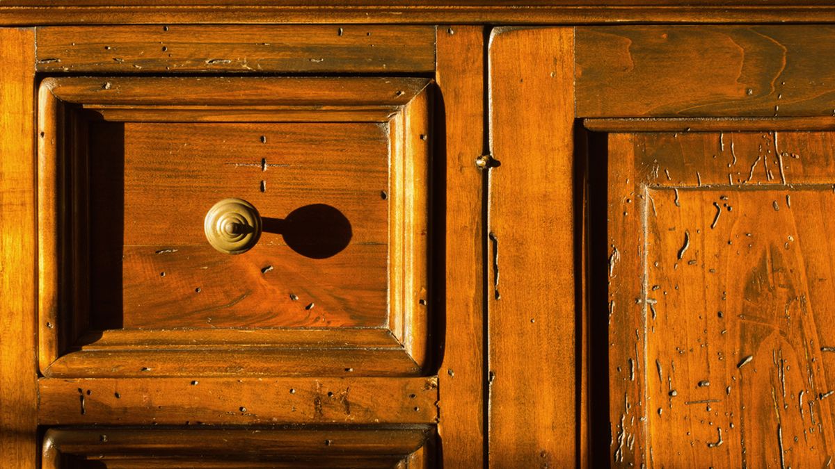 restaurar mueble clasico carcoma