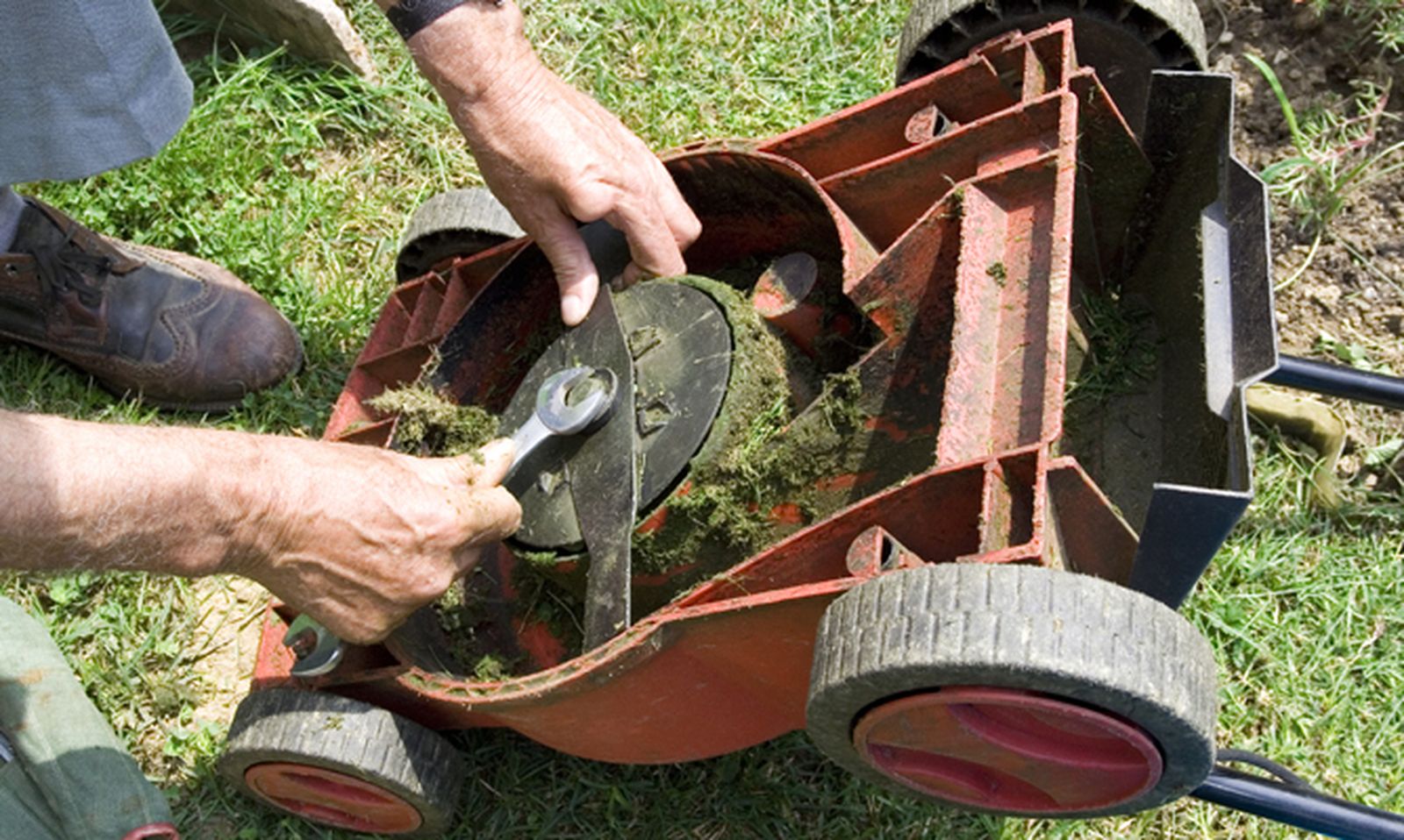 Mantenimiento de la cuchilla del cortacésped