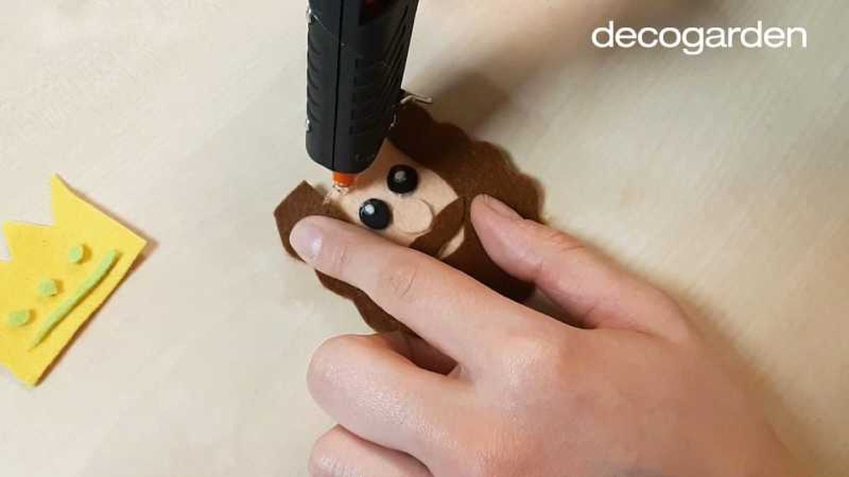 Paso 7 para hacer los Reyes Magos de fieltro.