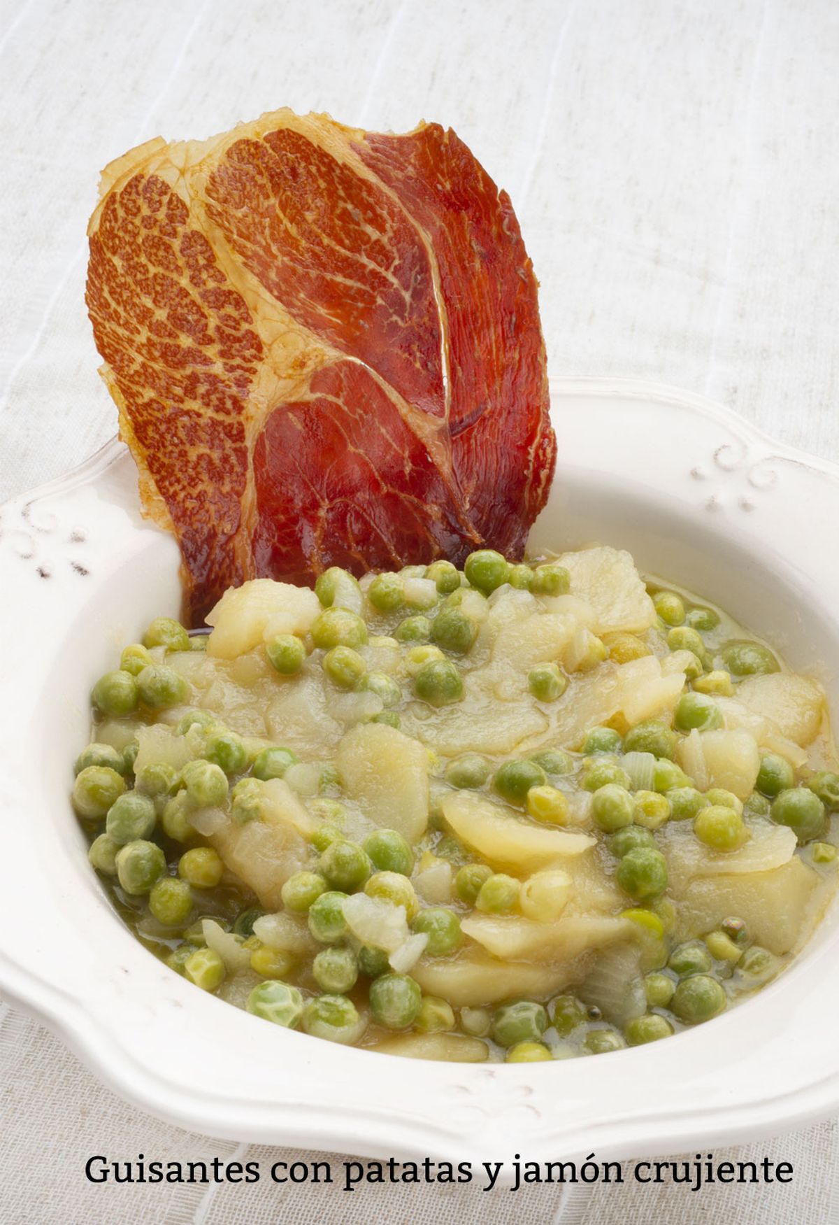 guisantes con patatas y jamon crujiente v