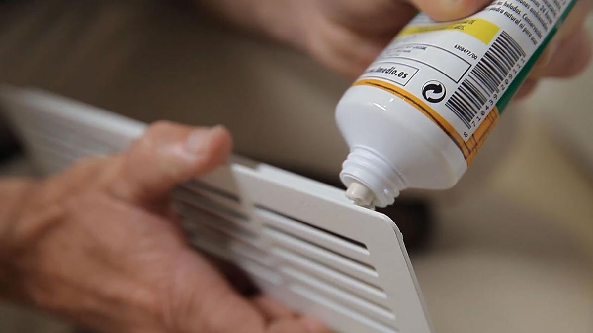 Colocar una rejilla de ventilación en un armario paso 6