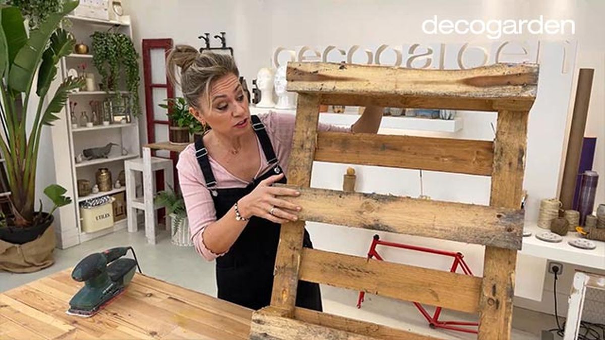 como hacer una estanteria para el cafe con un pale paso 2