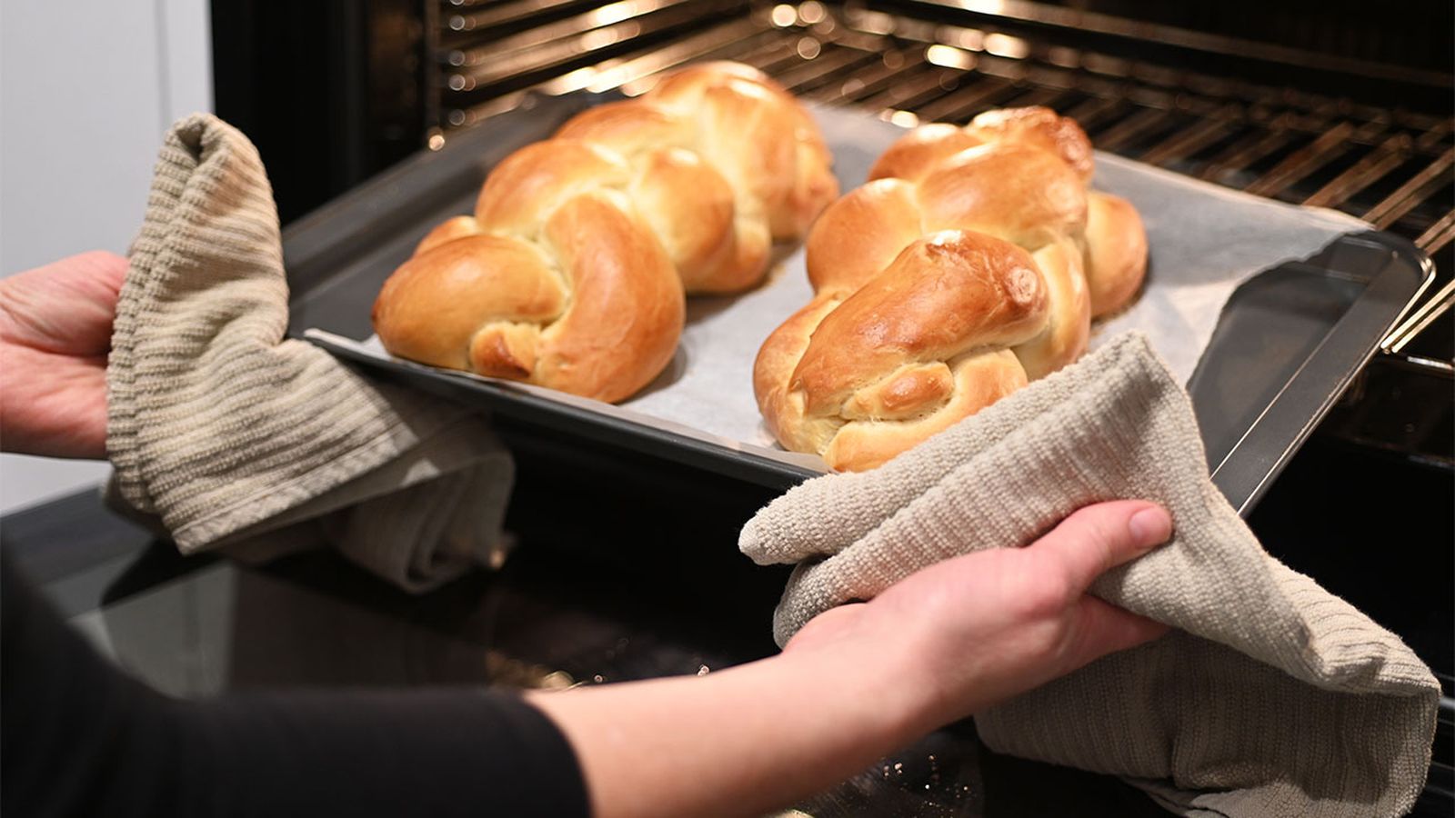 receta pan trenzado bollo dulce pascua challah zopf pintar horno fuera
