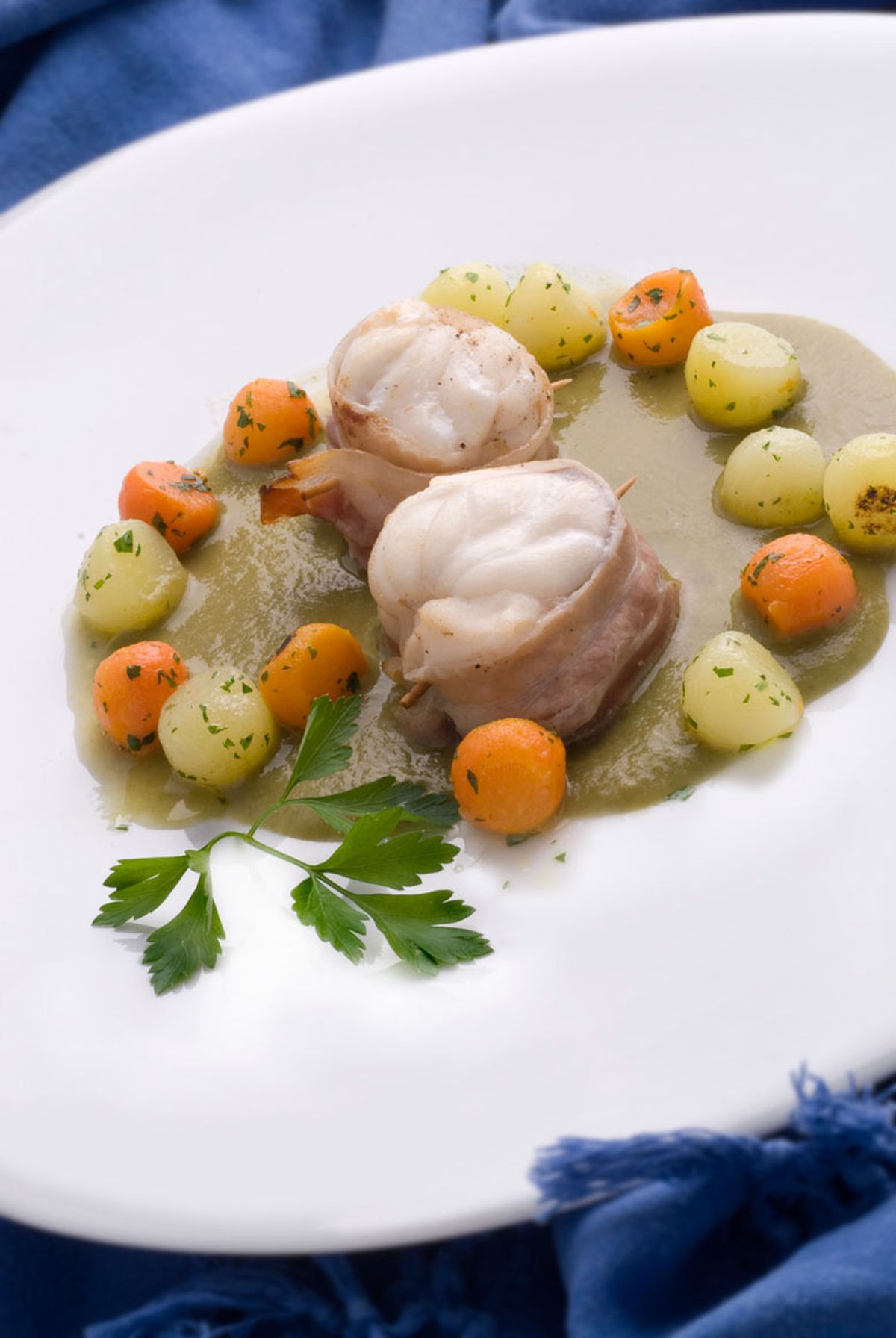 Lomos de rape con panceta y crema de lechuga