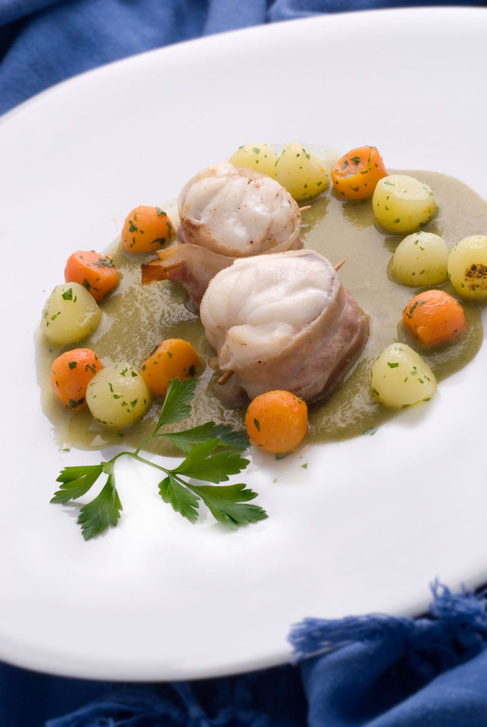 Lomos de rape con panceta y crema de lechuga