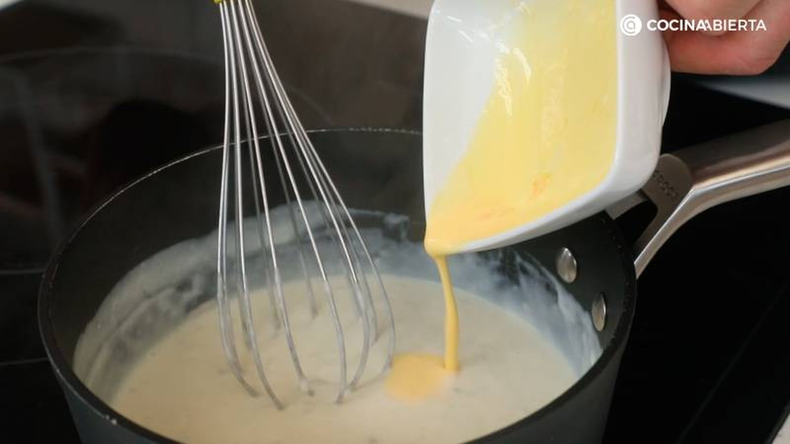 Prepara la bechamel de bogavante