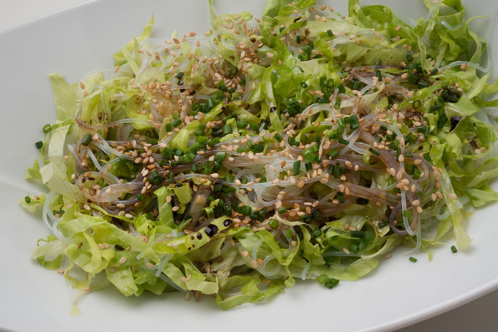 KARL60080317 Ensalada de fideos de arroz