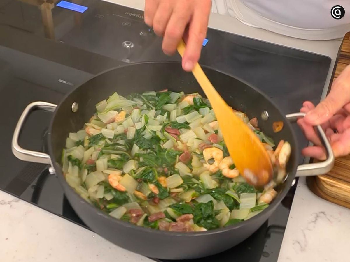 Incorpora las acelgas cocidas a la tartera