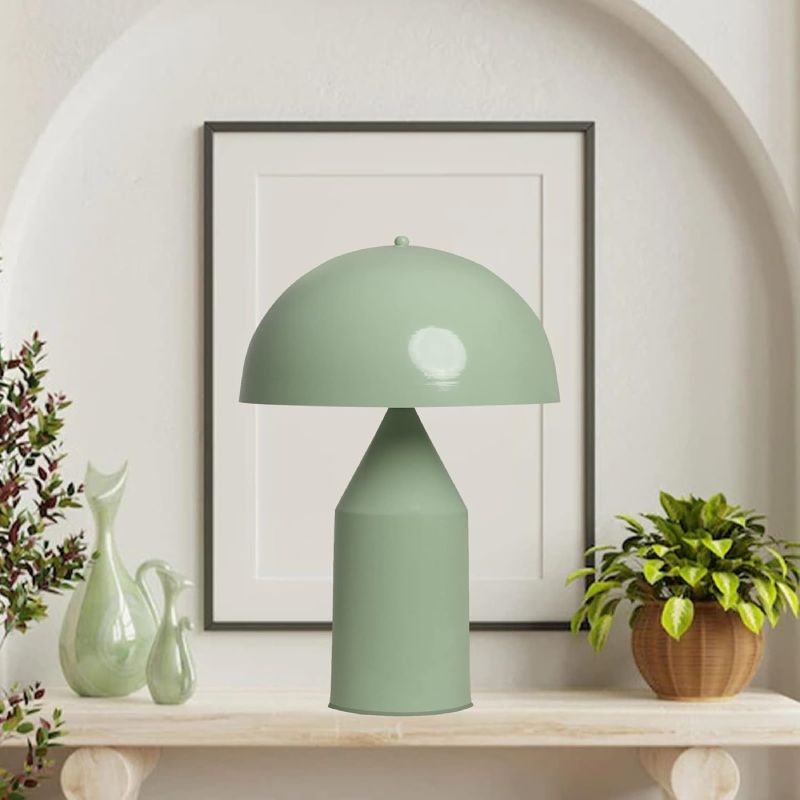 Lámpara de mesa retro en color verde menta de Amazon.