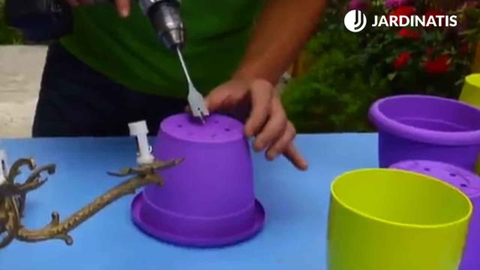 agujeros en los tiestos de las lamparas maceteros brico jardin