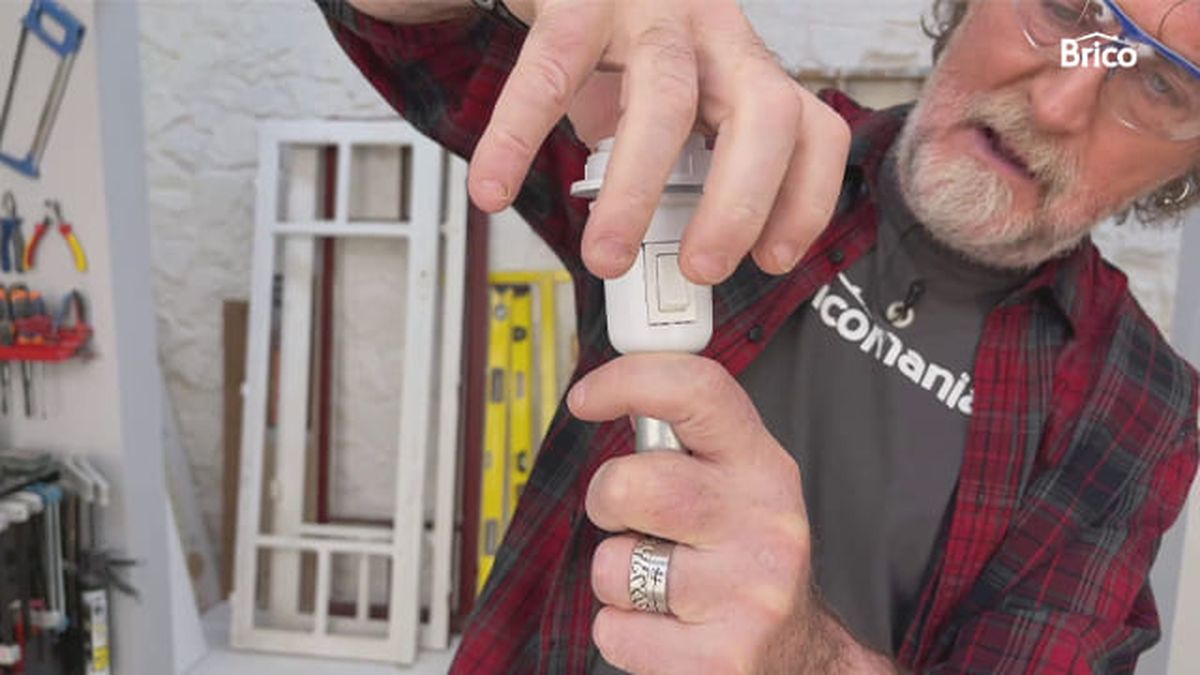 Bricomania 17 crea decora recicla lampara pie mesita paso11