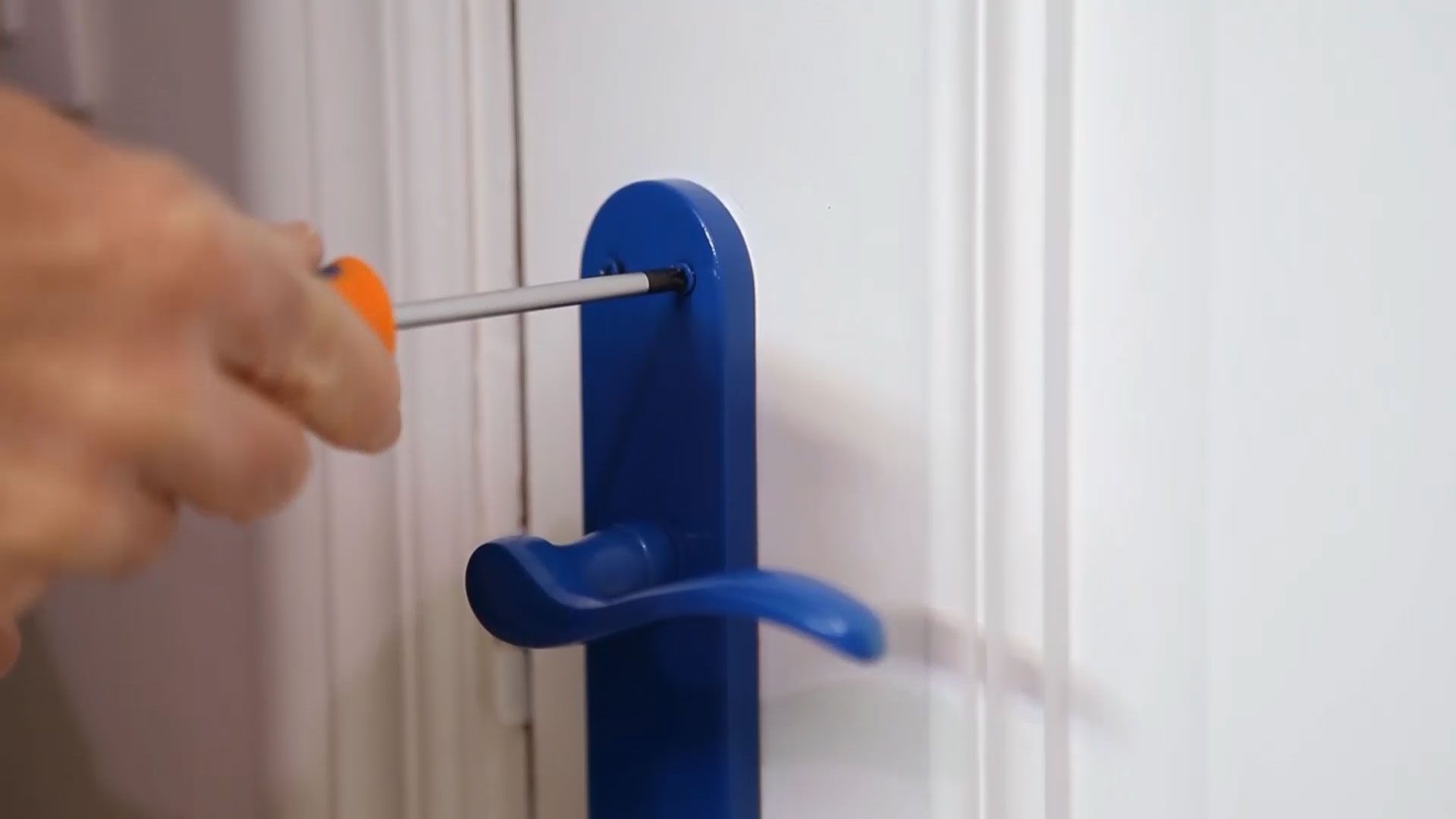 brico 950 pintar manilla puerta paso5