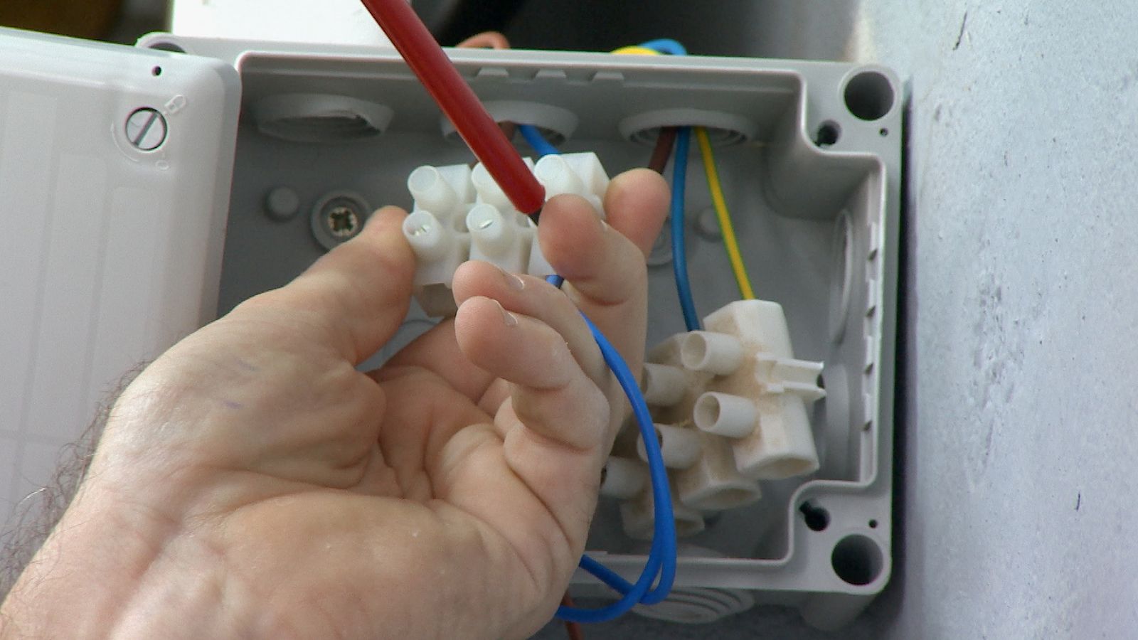 Instalación eléctrica de superficie paso 13